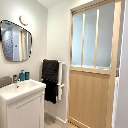 Apartment Studio Jade : Charmant Logement Place Clemenceau